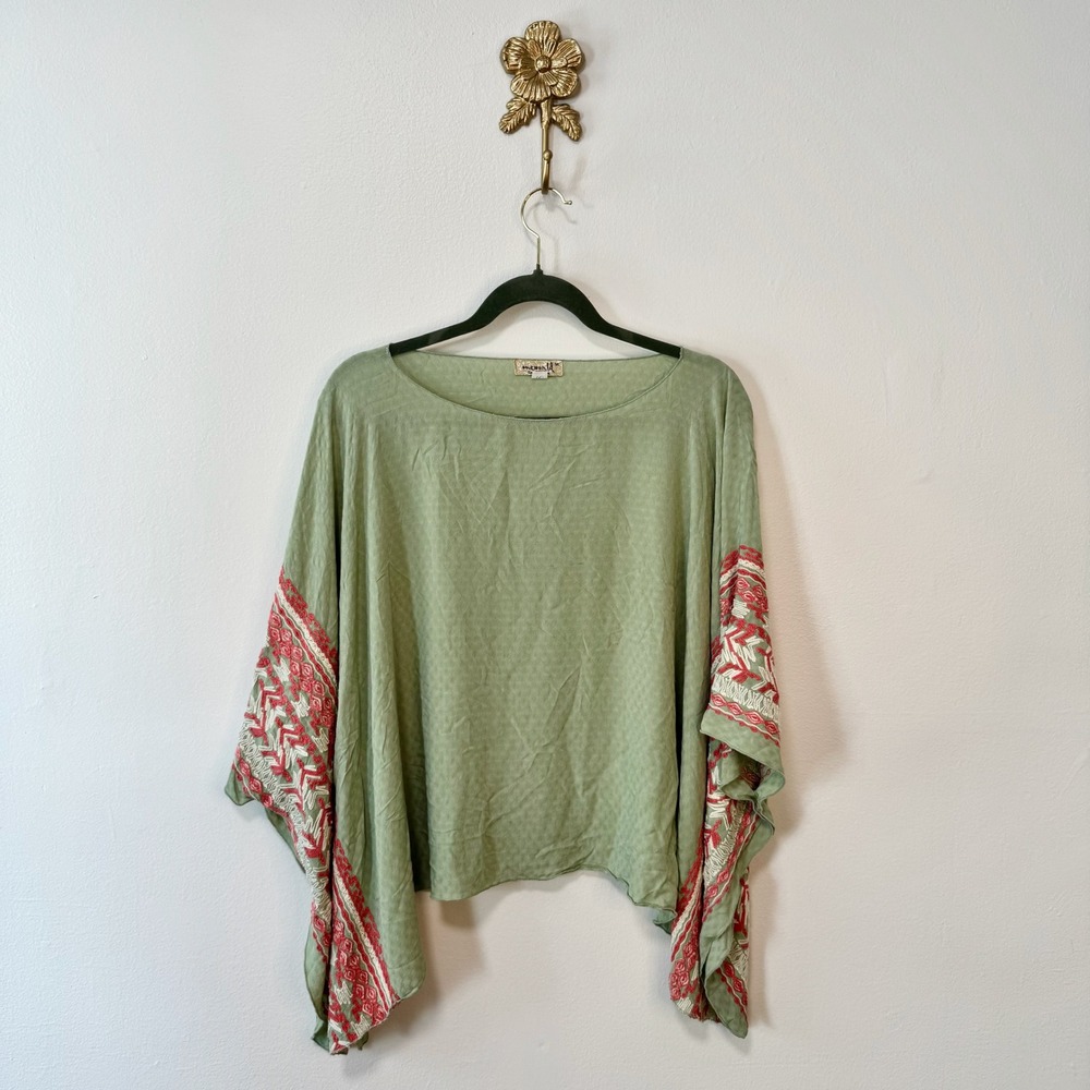 One World Green Embroidered Dolman Sleeve Poncho Top Blouse M Boho Gypsy Cottage